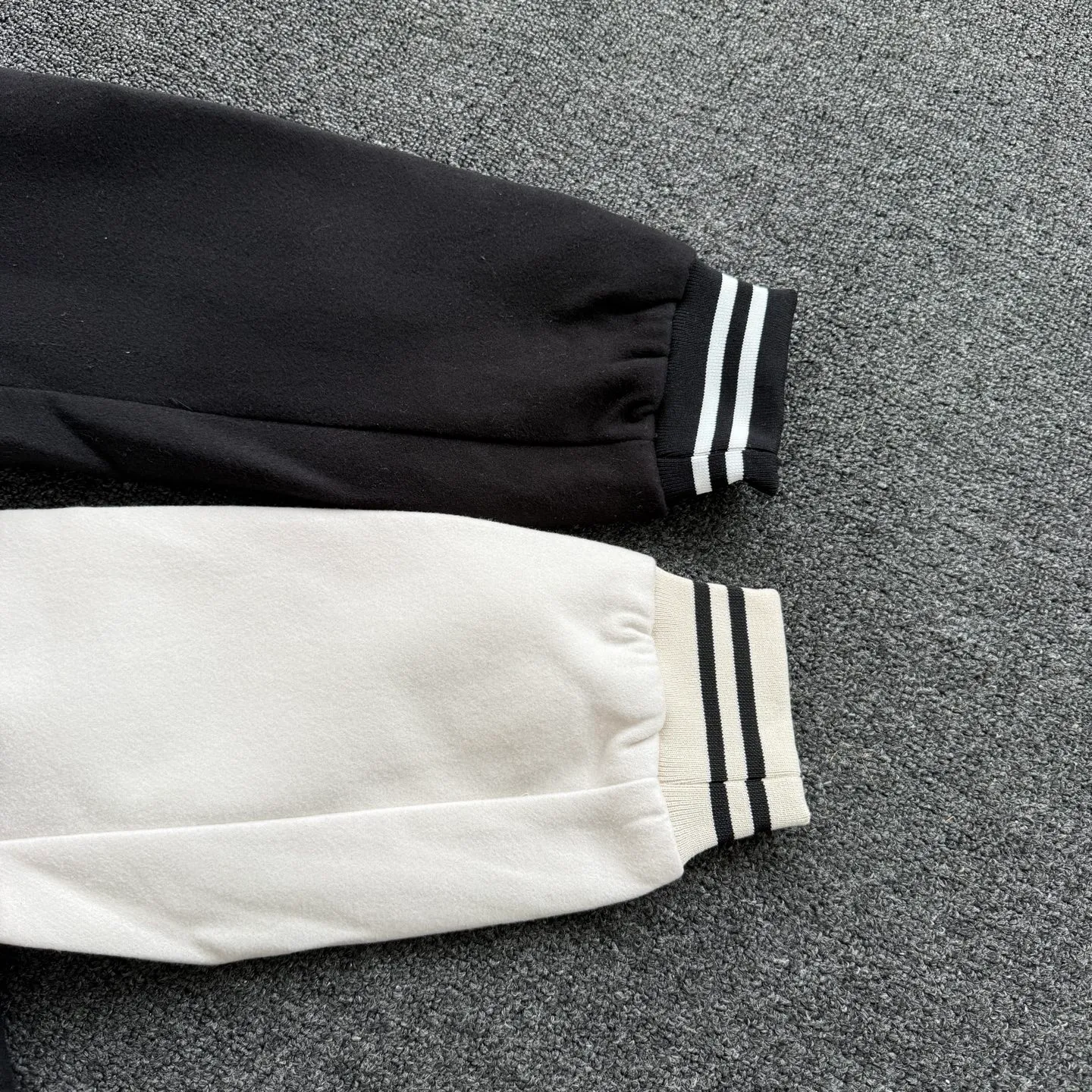 p260💰Model G64 Yves Saint Laurent 𝐒𝐚𝐢𝐧𝐭 𝐋𝐚𝐮𝐫𝐞𝐧𝐭 𝐏𝐚𝐫𝐢𝐬 SLP classic mixed wool woolen leather stitching jacket baseball jacket customized original accessories Wang Zha SLP✨ This classic jacket needs no introduction. Almost everyone at home and abroad owns one. The upper body is high-end and has a full street feel. The original camera is so sexy. Look at the details of the pictures. It’s so talented!  Color: black beige